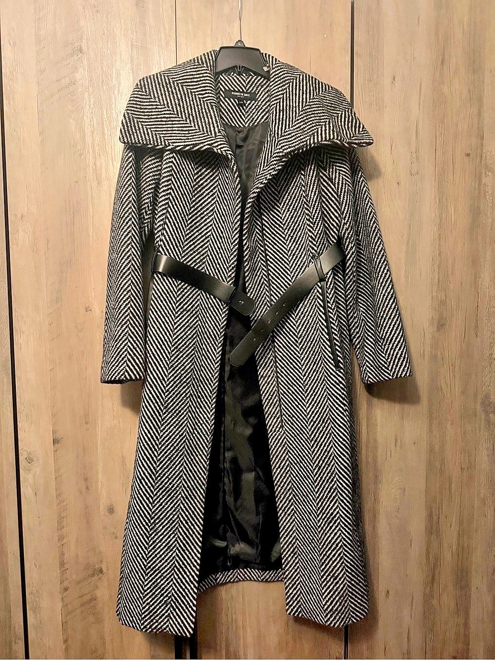Kenneth Cole herringbone Belted tweed Coat in Black & White Size Large NWOT